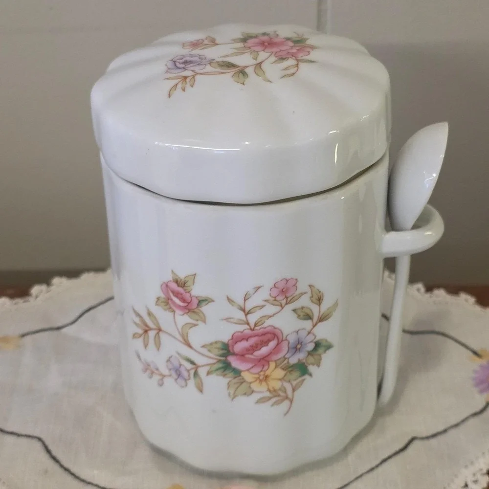 CLEARANCE 💲6️⃣ Porcelain Tea Jar‎ Spoon Floral Design Lidded Container Feminine